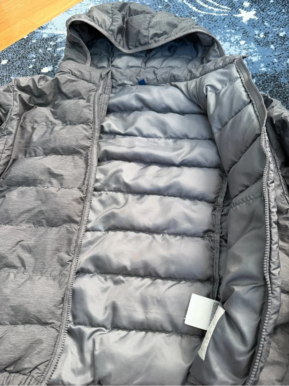 Uniqlo Men's Hooded Puffer Jacket in Gray